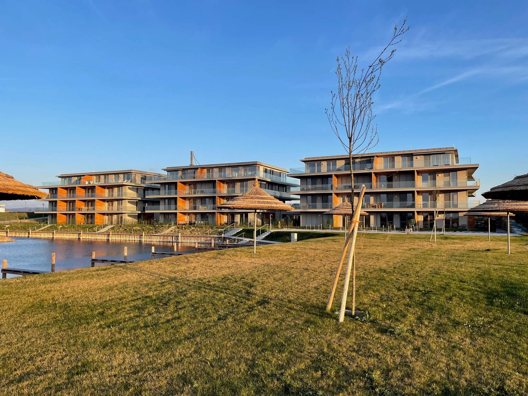 Seepark Oggau Ferienwohnung - Blick auf die Anlage direkt am Neusiedlersee